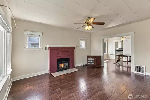 Living - 2716 Leonard Dr, Everett, WA 98201 photo 1 of 3