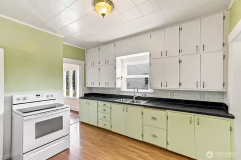 Kitchen - 2716 Leonard Dr, Everett, WA 98201 photo 1 of 2