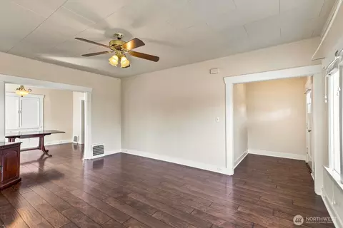 Living - 2716 Leonard Dr, Everett, WA 98201 photo 3 of 3