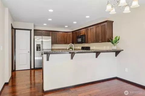 Kitchen - 19627 1st Ave SE, Bothell, WA 98012 photo 2 of 5