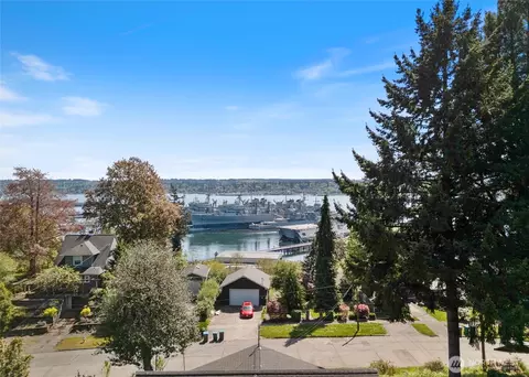 735 S Summit Ave, Bremerton, WA 98312