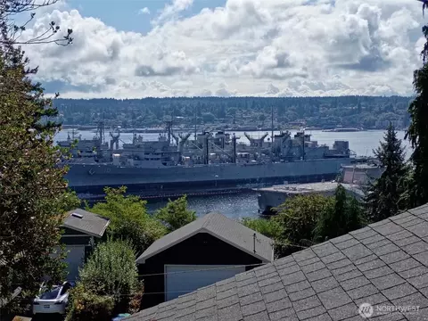 735 S Summit Ave, Bremerton, WA 98312