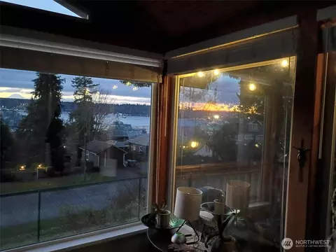 735 S Summit Ave, Bremerton, WA 98312