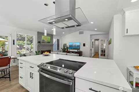 Kitchen - 12324 43 Dr SE, Everett, WA 98208 photo 4 of 7