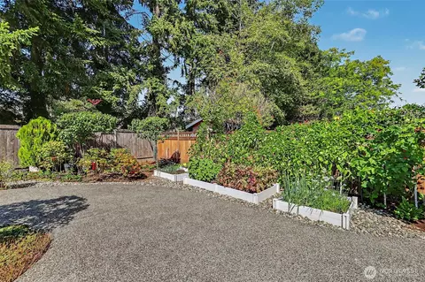 Exterior - 12324 43 Dr SE, Everett, WA 98208 photo 7 of 9