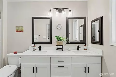 Bath - 12324 43 Dr SE, Everett, WA 98208 photo 1 of 3
