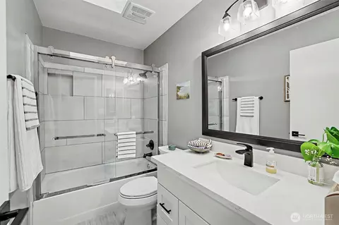 Bath - 12324 43 Dr SE, Everett, WA 98208 photo 3 of 3