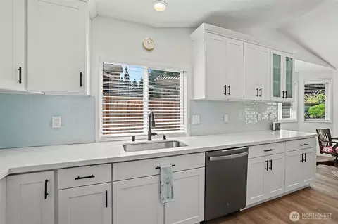 Kitchen - 12324 43 Dr SE, Everett, WA 98208 photo 3 of 7