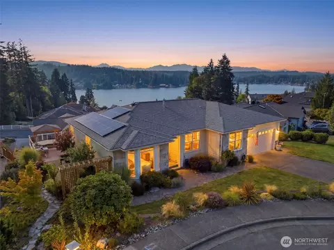 6086 Kingfisher Ct, Bremerton, WA 98312