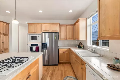 Kitchen - 14627 36th Ave SE, Bothell, WA 98012 photo 5 of 5