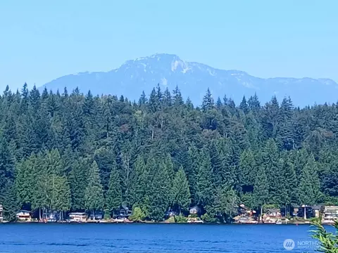 425 W Shore Loop Rd, Snohomish, WA 98290