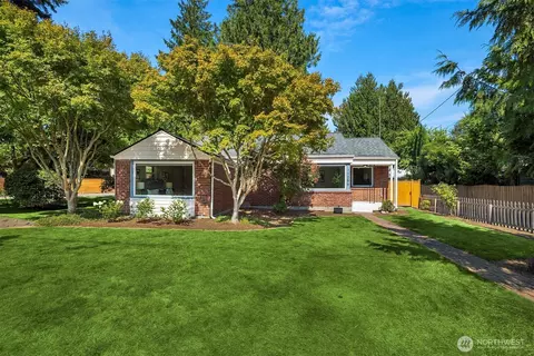 11056 Goodwin Way NE, Seattle, WA 98125
