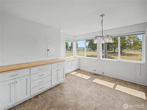 Kitchen - 41915 212th Ave SE, Enumclaw, WA 98022 photo 5 of 5