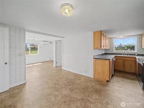 Kitchen - 41915 212th Ave SE, Enumclaw, WA 98022 photo 2 of 5