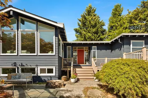 3734 NE 150th St, Lake Forest Park, WA 98155