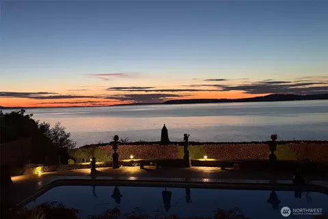 8723 Talbot Rd, Edmonds, WA 98026