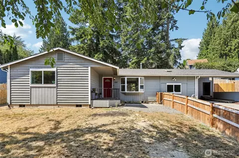 814 S Davies Rd, Lake Stevens, WA 98258