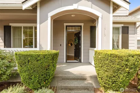 1919 25th Ave NE, Issaquah, WA 98029