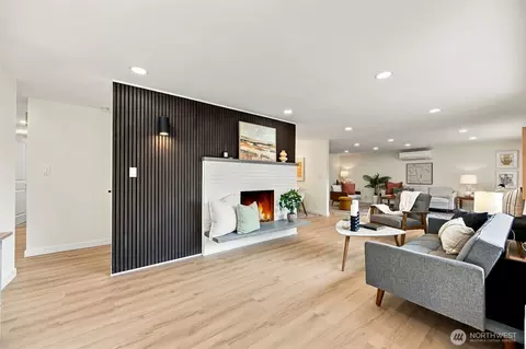 2538 NE 107th St, Seattle, WA 98125