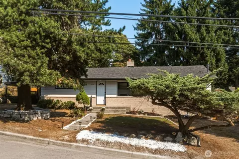 2538 NE 107th St, Seattle, WA 98125