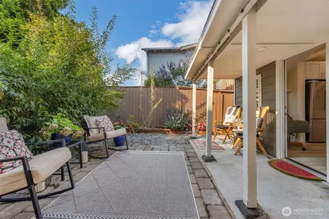 Exterior - 2430 Oakes Ave, Everett, WA 98201 photo 7 of 11