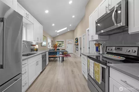 Kitchen - 2430 Oakes Ave, Everett, WA 98201 photo 3 of 3