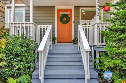 Exterior - 2430 Oakes Ave, Everett, WA 98201 photo 2 of 11