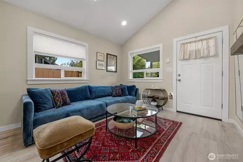 Living - 2430 Oakes Ave, Everett, WA 98201 photo 2 of 3