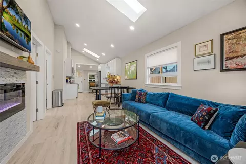 Living - 2430 Oakes Ave, Everett, WA 98201 photo 1 of 3