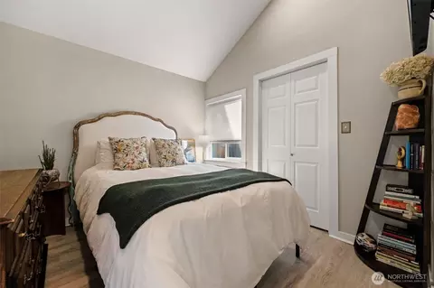 Bedroom - 2430 Oakes Ave, Everett, WA 98201 photo 2 of 2