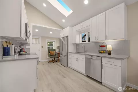 Kitchen - 2430 Oakes Ave, Everett, WA 98201 photo 2 of 3