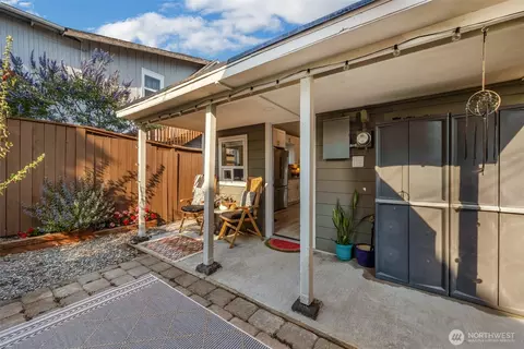 Exterior - 2430 Oakes Ave, Everett, WA 98201 photo 6 of 11