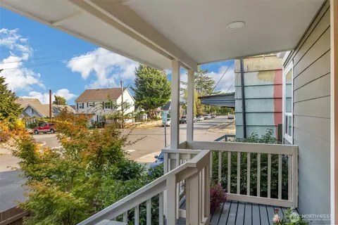 Exterior - 2430 Oakes Ave, Everett, WA 98201 photo 8 of 11