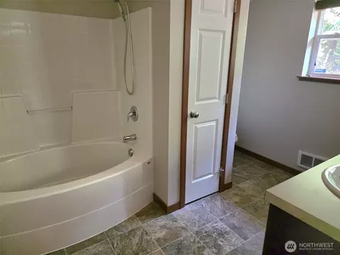 Bath - 714 Tipsoo Loop S, Rainier, WA 98576 photo 1 of 2