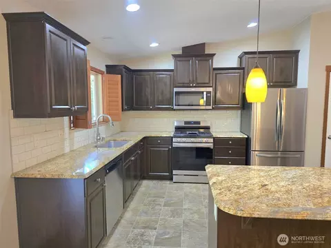 Kitchen - 714 Tipsoo Loop S, Rainier, WA 98576 photo 2 of 4
