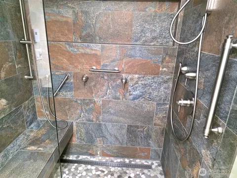 Bath - 714 Tipsoo Loop S, Rainier, WA 98576 photo 2 of 2