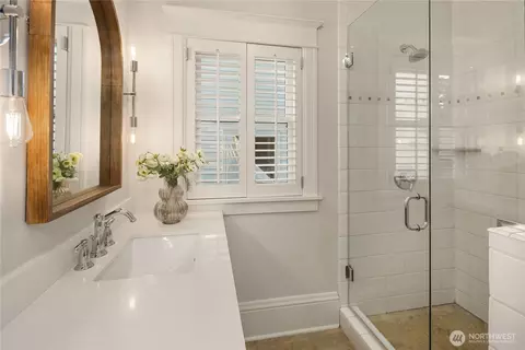 Bath - 716 15th Ave E, Seattle, WA 98112 photo 3 of 3