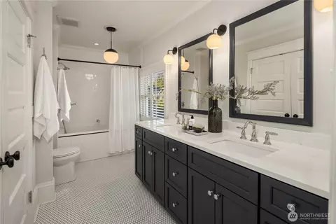 Bath - 716 15th Ave E, Seattle, WA 98112 photo 2 of 3
