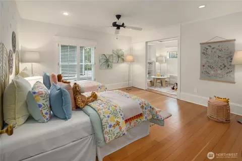 Bedroom - 716 15th Ave E, Seattle, WA 98112 photo 4 of 4