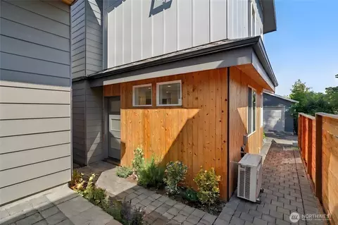 5042 35th Ave NE, Seattle, WA 98105