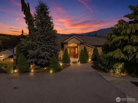 36315 SE Saint Andrews Ln, Snoqualmie, WA 98065
