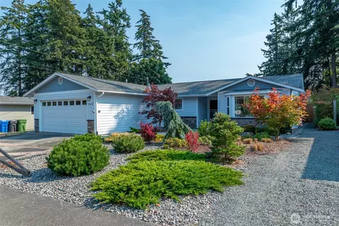 1925 NE 8th Ave, Oak Harbor, WA 98277