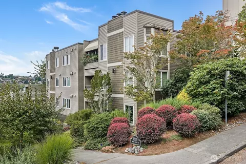 1300 W Boston St #24, Seattle, WA 98119