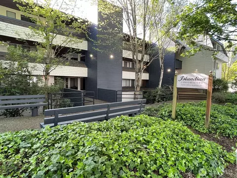 3055 80th Ave SE #107, Mercer Island, WA 98040