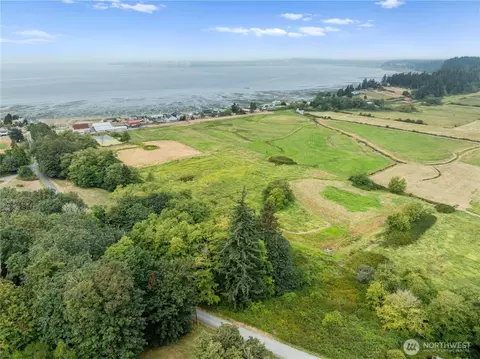 3327 Burley Rd, Clinton, WA 98236