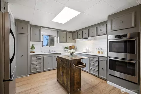 Kitchen - 44111 228th Ave SE, Enumclaw, WA 98022 photo 1 of 3