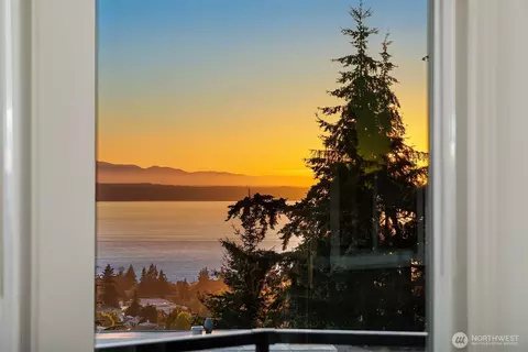 View/Area - 310 Skyline Dr, Edmonds, WA 98020 photo 3 of 3