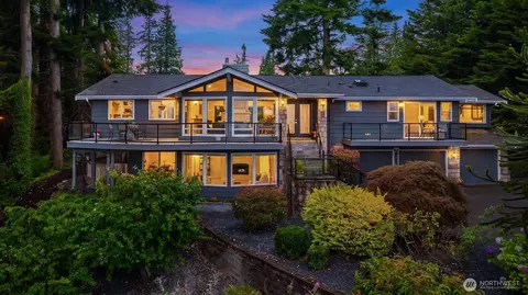 Exterior - 310 Skyline Dr, Edmonds, WA 98020 photo 4 of 4