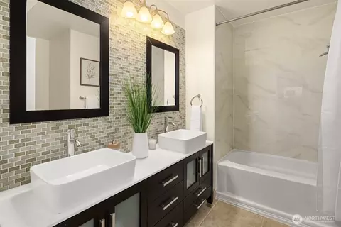 Bath - 310 Skyline Dr, Edmonds, WA 98020 photo 4 of 4