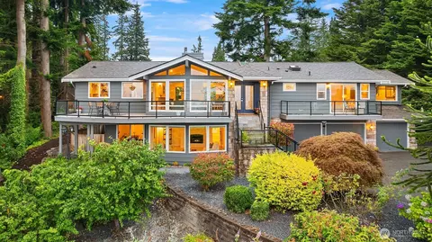 Exterior - 310 Skyline Dr, Edmonds, WA 98020 photo 1 of 4